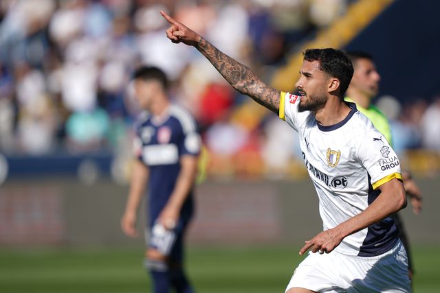 Simon Elisor aproveitou a primeira titularidade para apontar o primeiro golo com a camisola do Famalicão