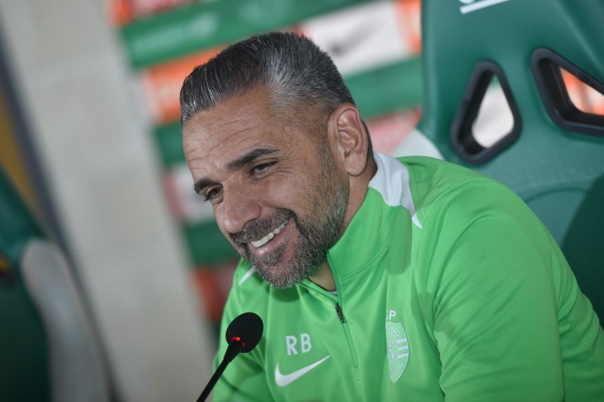 Rui Borges sorridente em conferência de Imprensa