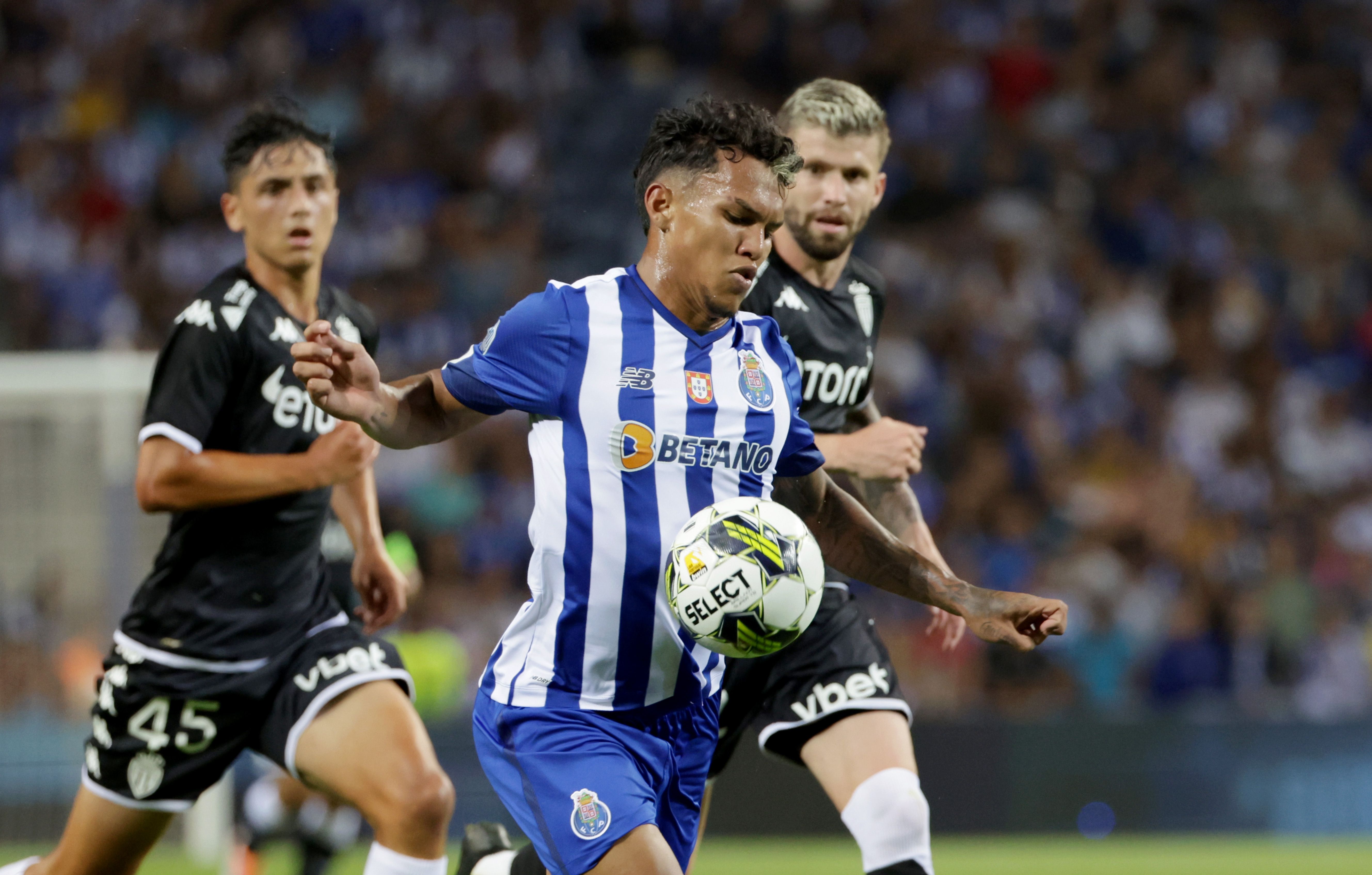 Gabriel Veron voltou a Portugal, após sucessivos empréstimos a clubes brasileiros. Empréstimo ao Nacional da Madeira não contempla cláusula de compra. (Foto: A BOLA)