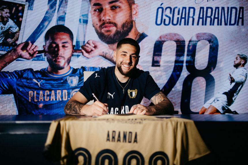Óscar Aranda prolongou contrato por mais duas temporadas - Foto: Famalicão