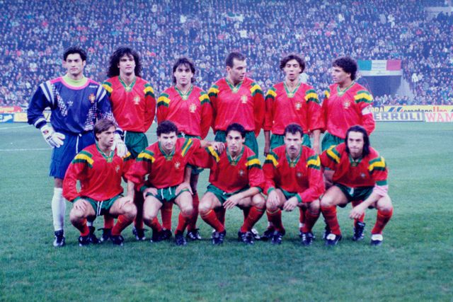 Portugal (1994): Jorge Costa, Luís Figo, Fernando Couto ou Rui Costa tiveram de esperar mais uns anos pela primeira fase final, após um terceiro lugar luso em grupo encabeçado por Itália e Suíça - Foto: A BOLA