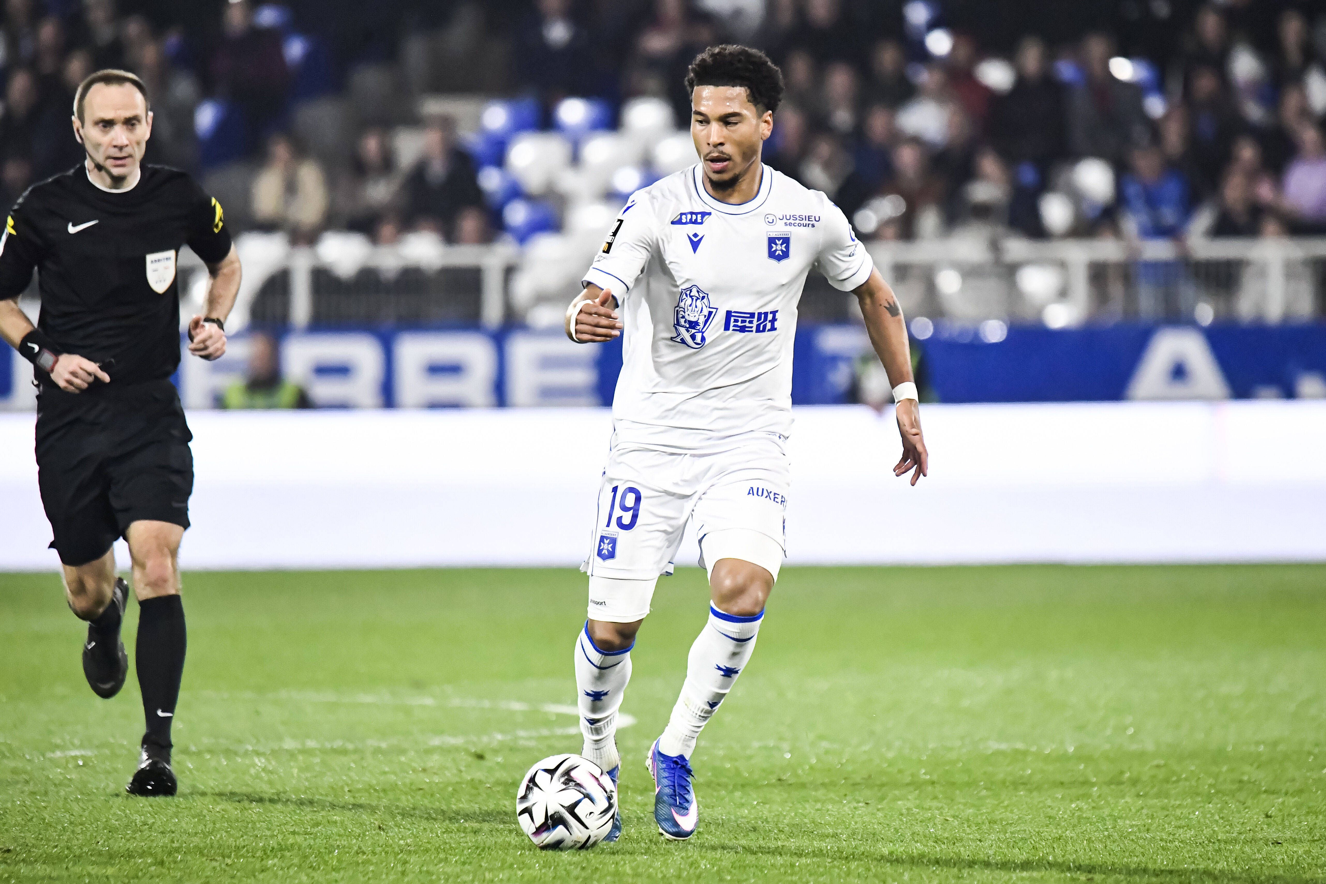 Namaso está no Auxerre. Já disputou mais de 60 por cento dos jogos e se o clube francês se mantiver na Ligue 1 a compra passa a ser obrigatória. (Foto: Imago)