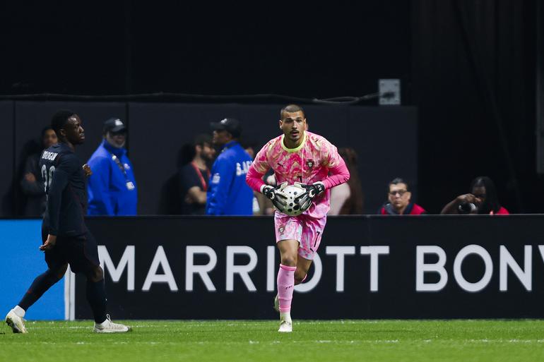 Ricardo Velho fez a estreia pela Seleção (Foto: FPF)