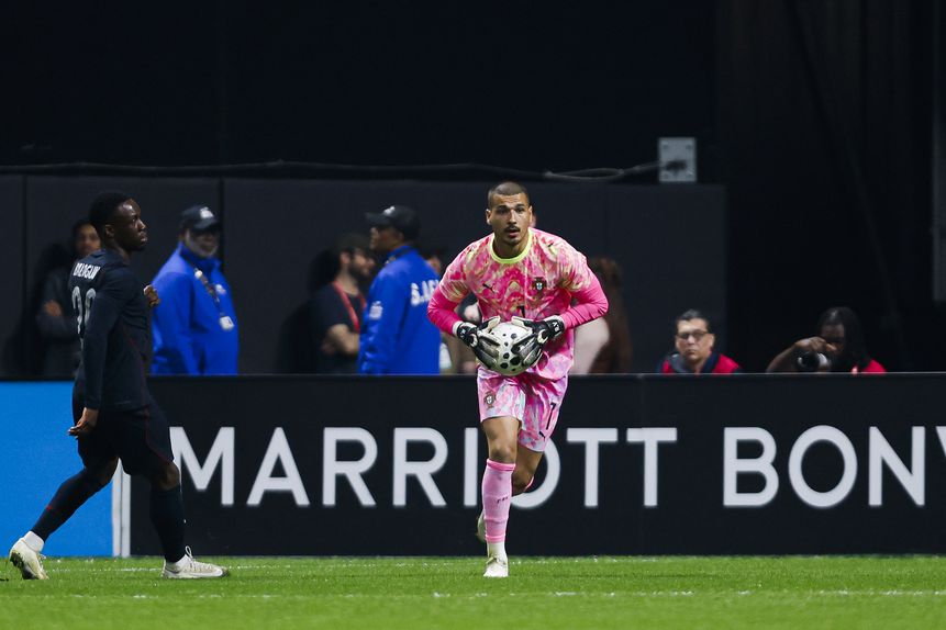 Ricardo Velho fez a estreia pela Seleção (Foto: FPF)