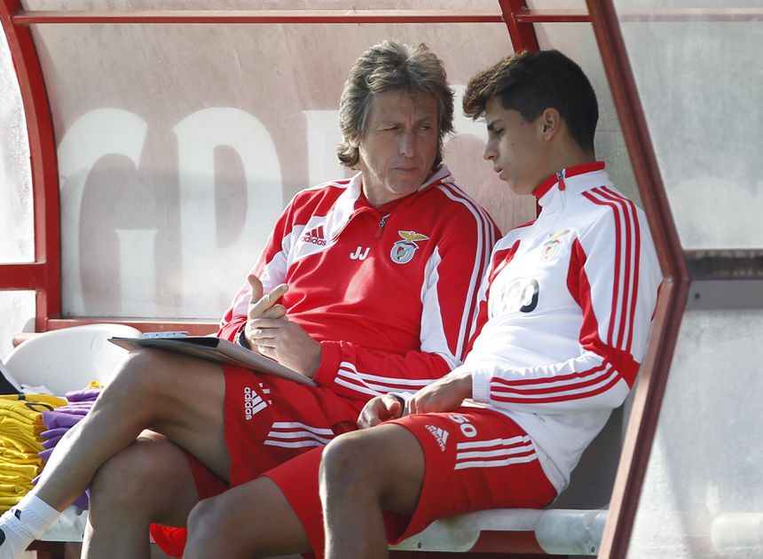 Jorge Jesus e João Cancelo em 2012 - Foto: A BOLA