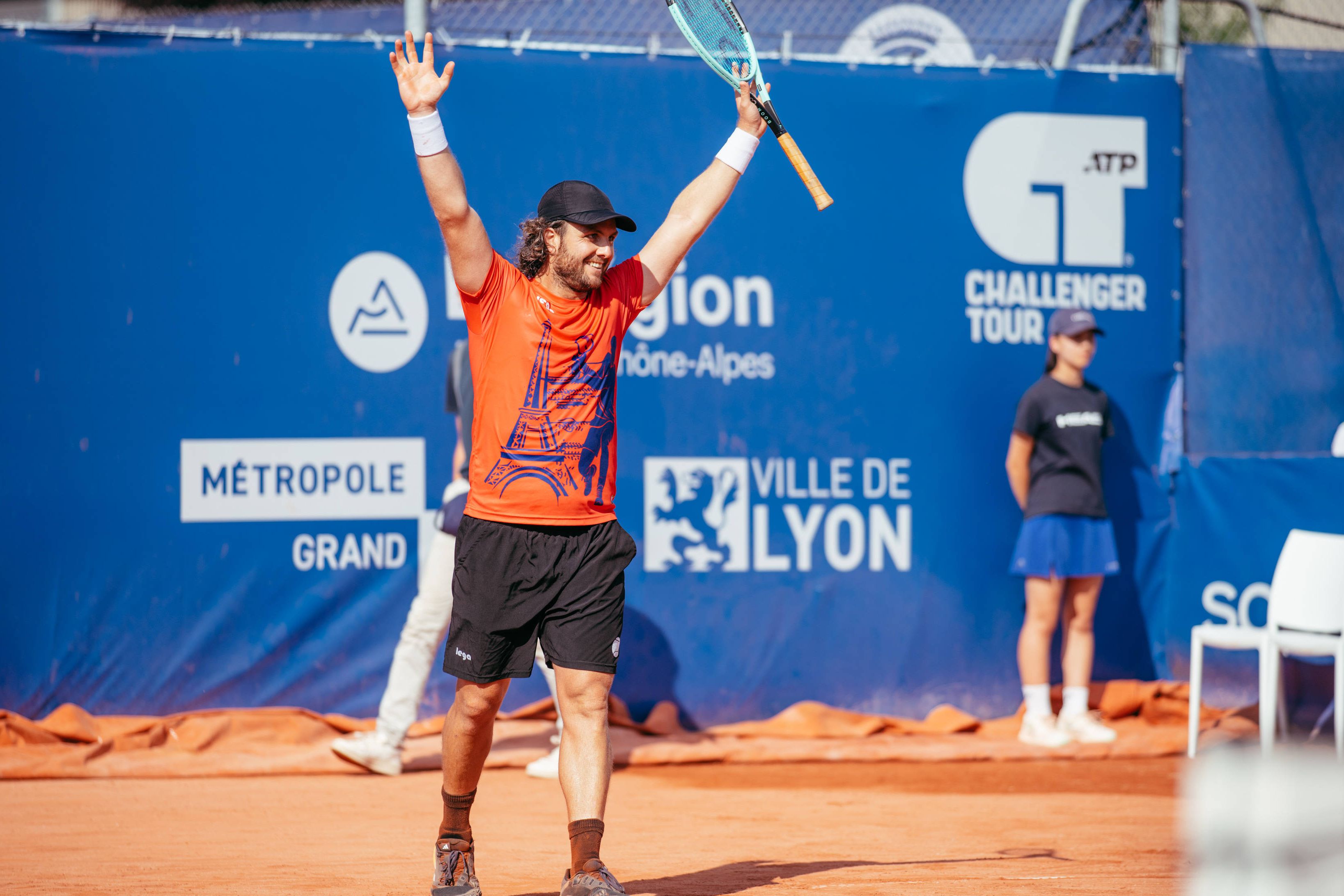 O argentino Trungelliti celebra a chegada ao top 100 em Marrocos. IMAGO