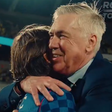 Abraço entre Ancelotti e Modric após particular entre Brasil e Croácia