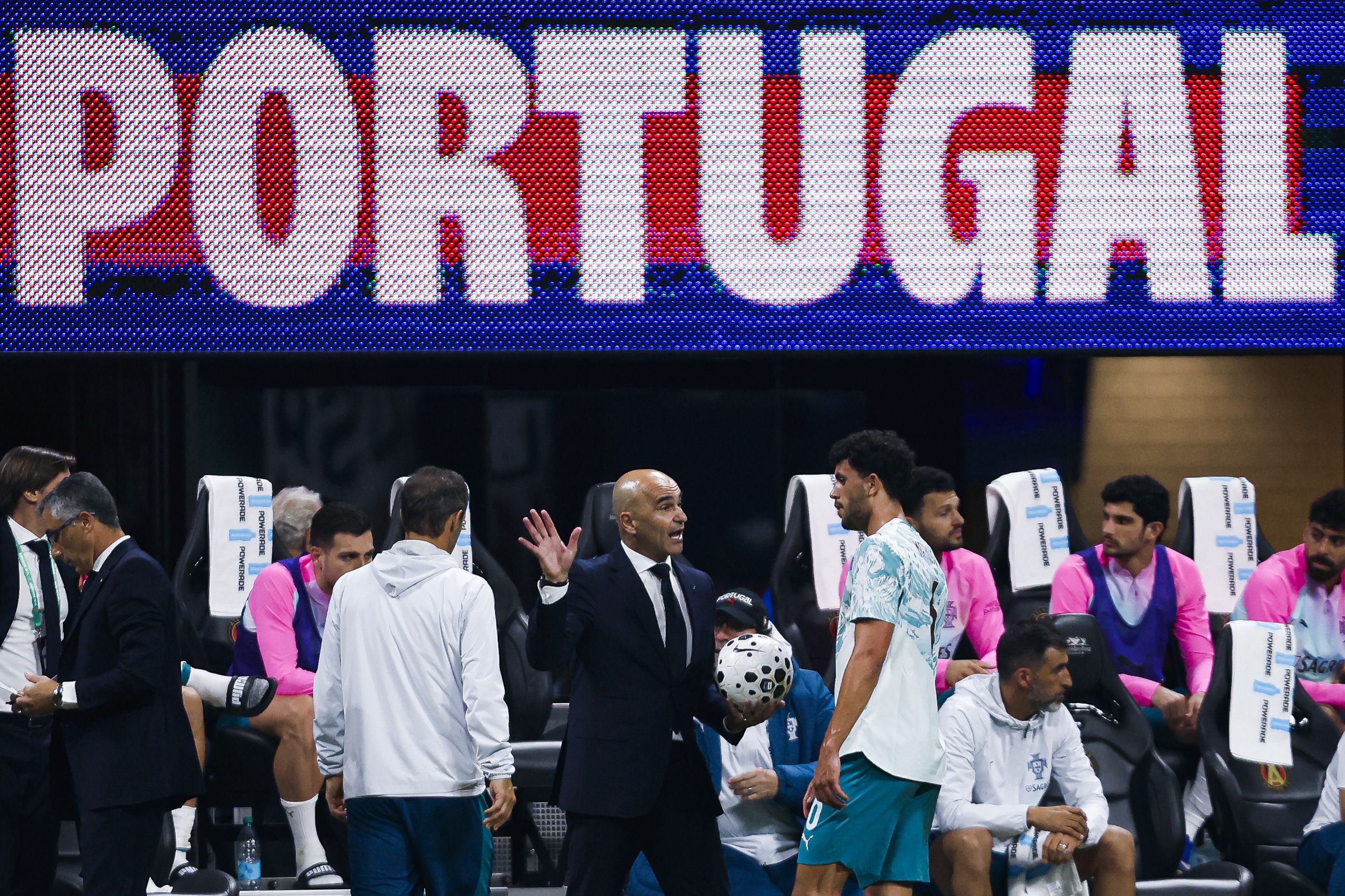 Roberto Martínez e Matheus Nunes (Foto: FPF)