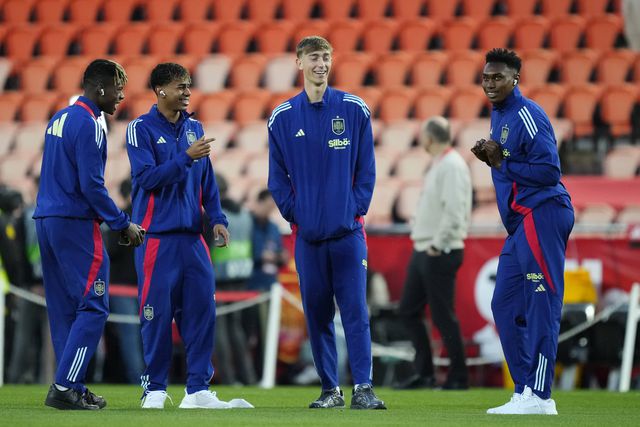 Yamal e Samu partilharam já balneário na seleção espanhola