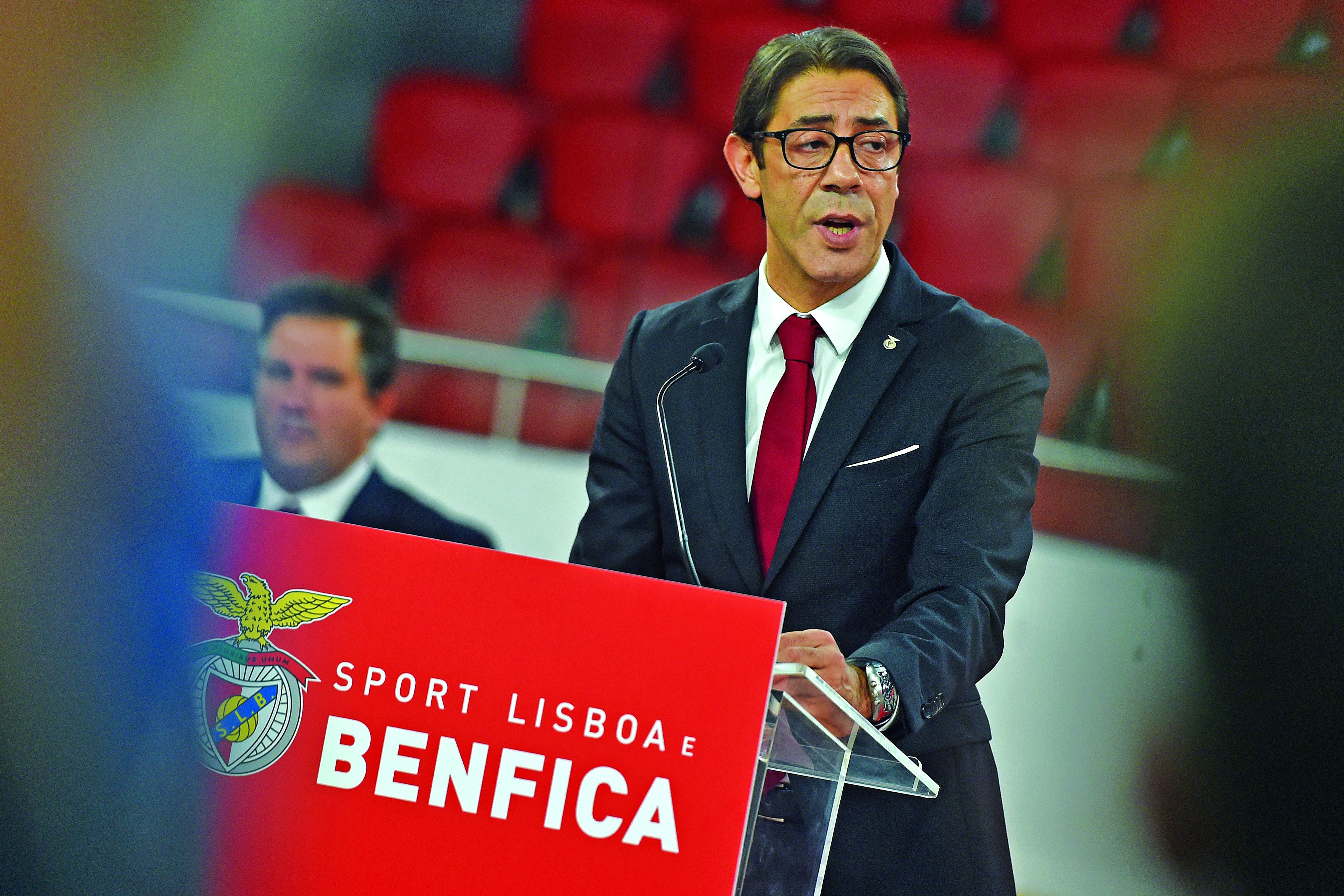 Rui Costa sensibiliza partidos políticas sobre diversas posições do Benfica — Foto: Miguel Nunes