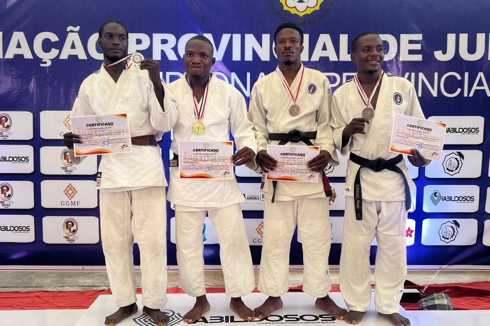 Talento angolano com ambições no africano