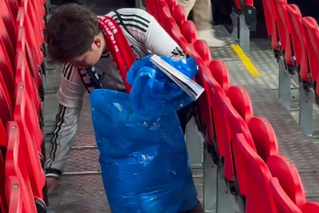 Adeptos nipónicos limparam bancada visitante após jogo com Inglaterra em Wembley