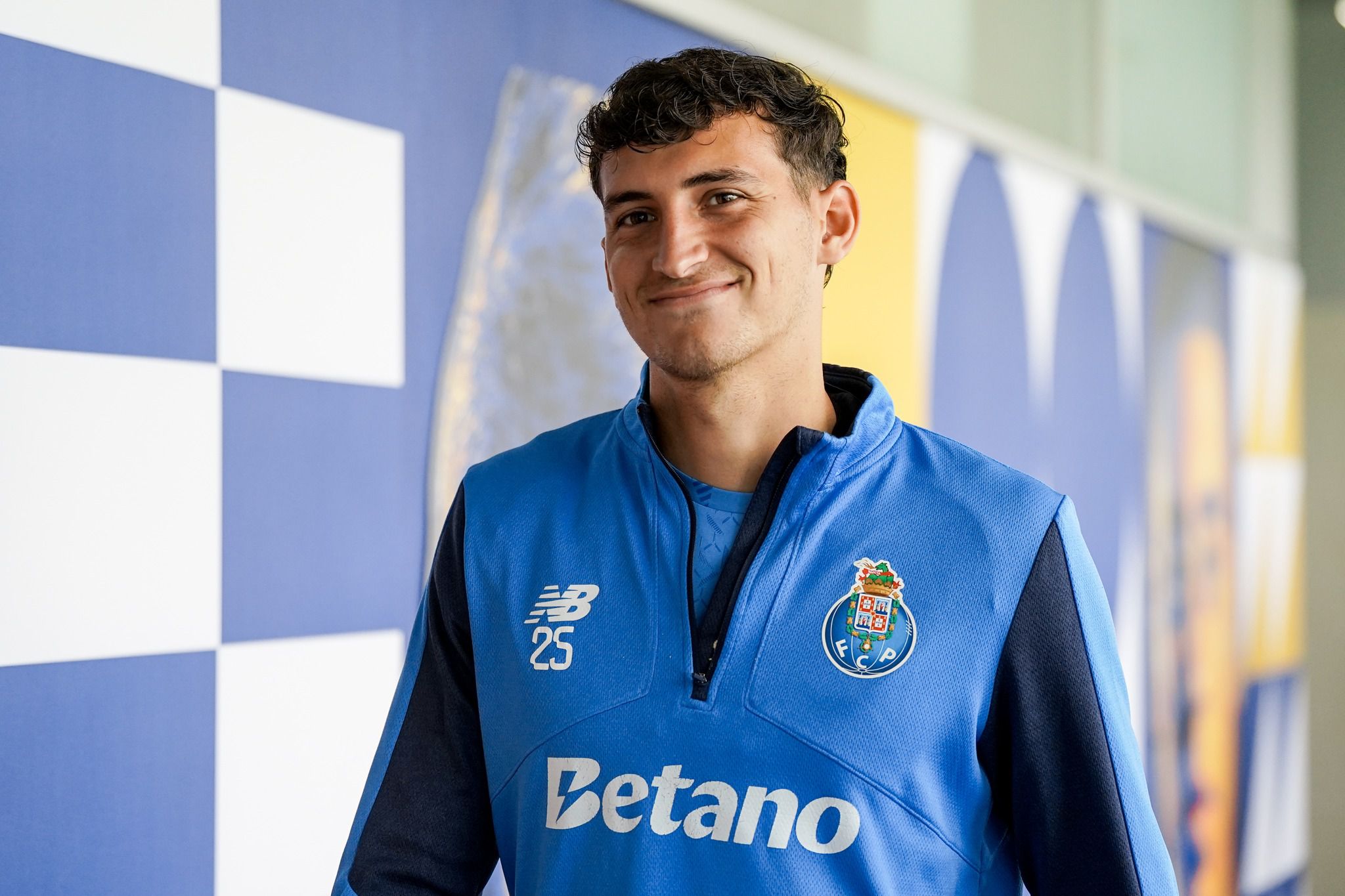 Tomás Pérez está no Brasil, no Atlético Mineiro, clube do ex-portista Hulk. O emblema brasileiro detém uma opção de compra de 80 por cento do passe por 5 milhões de euros. (Foto: FC Porto)