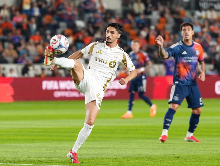 Eustáquio lesionou-se ao serviço do Los Angeles FC - Foto: Imago