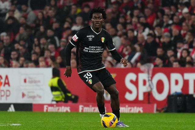 Jovem médio tem vindo a ganhar protagonismo e deve manter-se no onze estrelista diante dos insulares