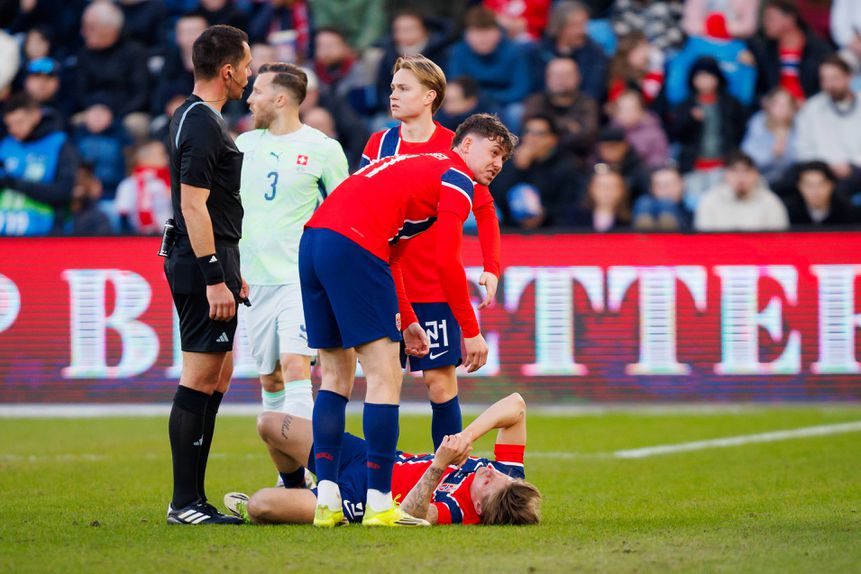 Wolfe no chão e Schjelderup bem perto