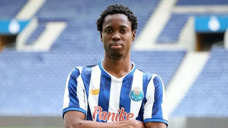 Dennis Konney é médio ganês está cedido ao Gondomar, sem opção de compra. (Foto: FC Porto)