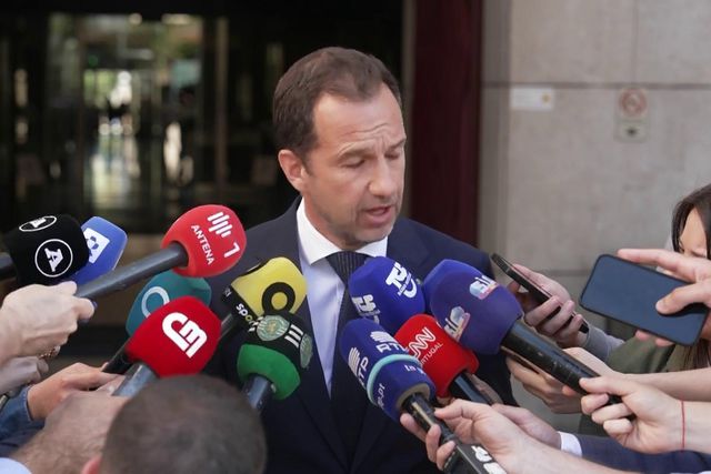 «Os técnicos do FC Porto analisam lances do Fábio Veríssimo num jogo de infantis?»