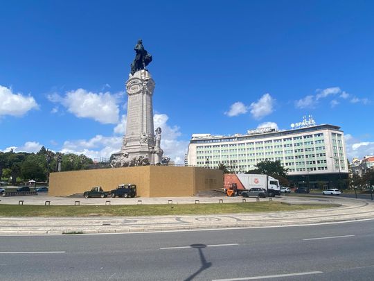 FOTOS: preparativos na Praça Marquês de Pombal para a festa do título