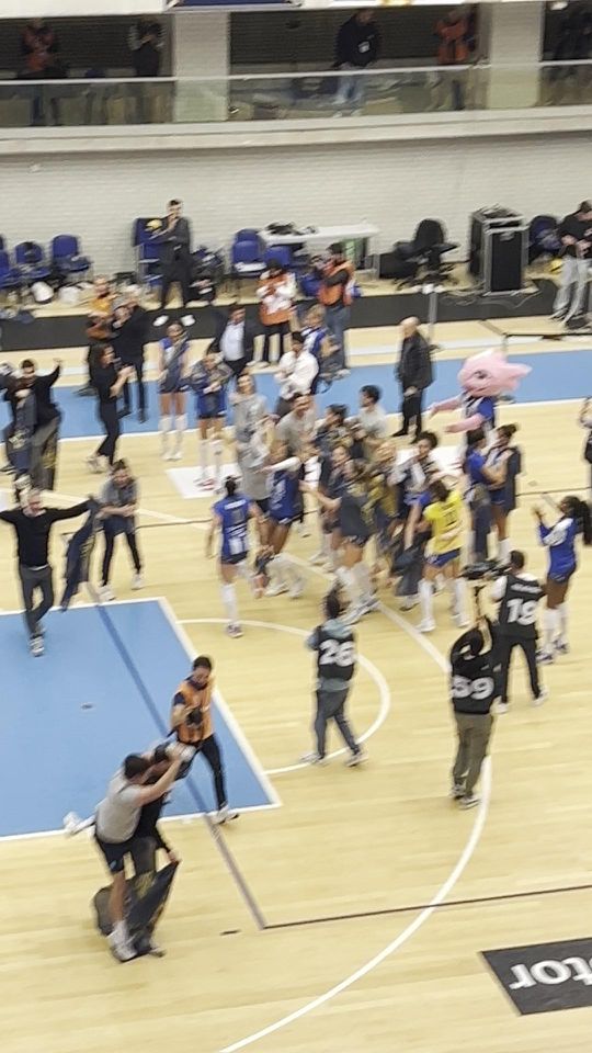 Festa rija na Dragão Arena com o título de voleibol feminino