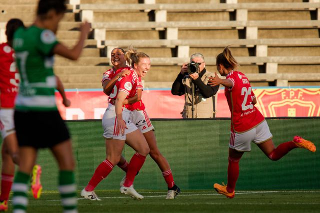 Benfica vence em Valadares...e agora aguarda pelo Sporting