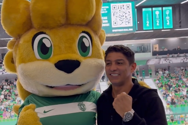 Convidado especial no voleibol: Mário Jardel foi ver o Sporting-Benfica