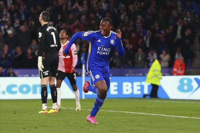 Fatawu eleito o melhor jovem da época do Leicester