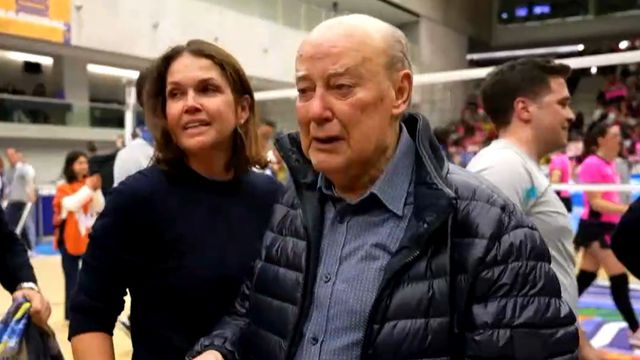 Pinto da Costa em lágrimas com o título de voleibol feminino