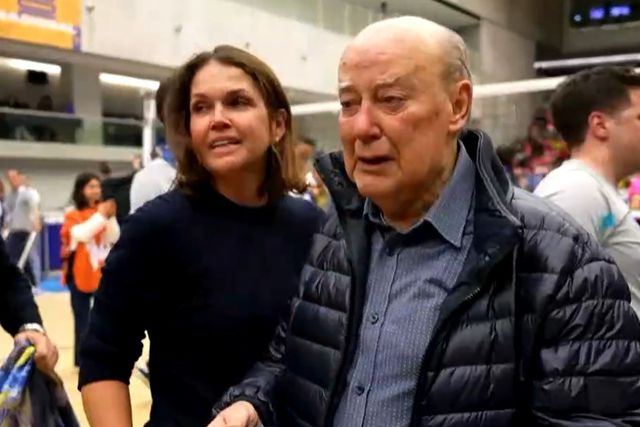 Pinto da Costa em lágrimas com o título de voleibol feminino