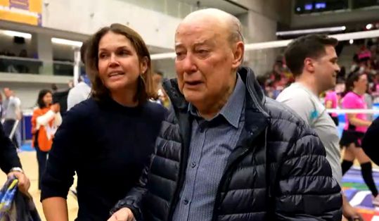 Pinto da Costa em lágrimas com o título de voleibol feminino