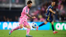 Messi imita Ronaldo e cai nas meias-finais da Champions