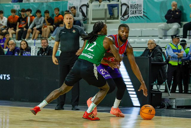 Oliveirense arrasa Sporting
