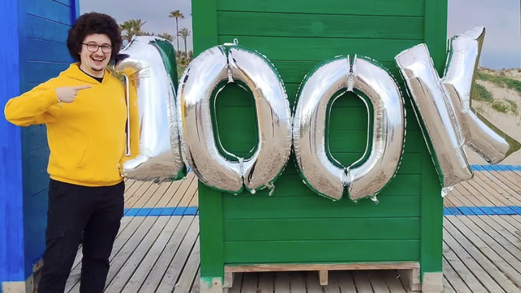 Frank Ilett a festejar os 100 mil seguidores na conta de redes sociais