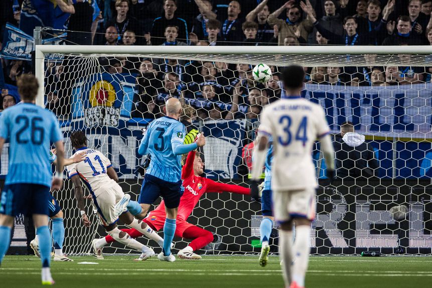 Madueke marcou o segundo golo do Chelsea na vitória por 4-1 sobre o Djurgarden (FOTO IMAGO)