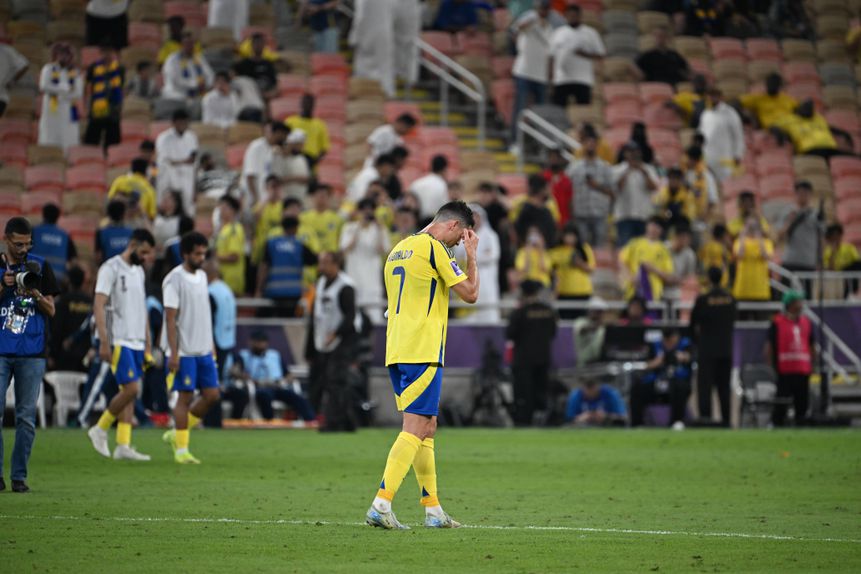 Ronaldo de cabeça baixa após um jogo do Al Nassr