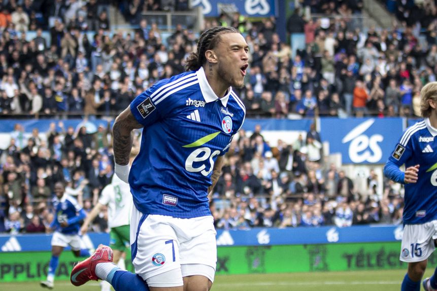 Diego Moreira celebra durante jogo do Estrasburgo (IMAGO)