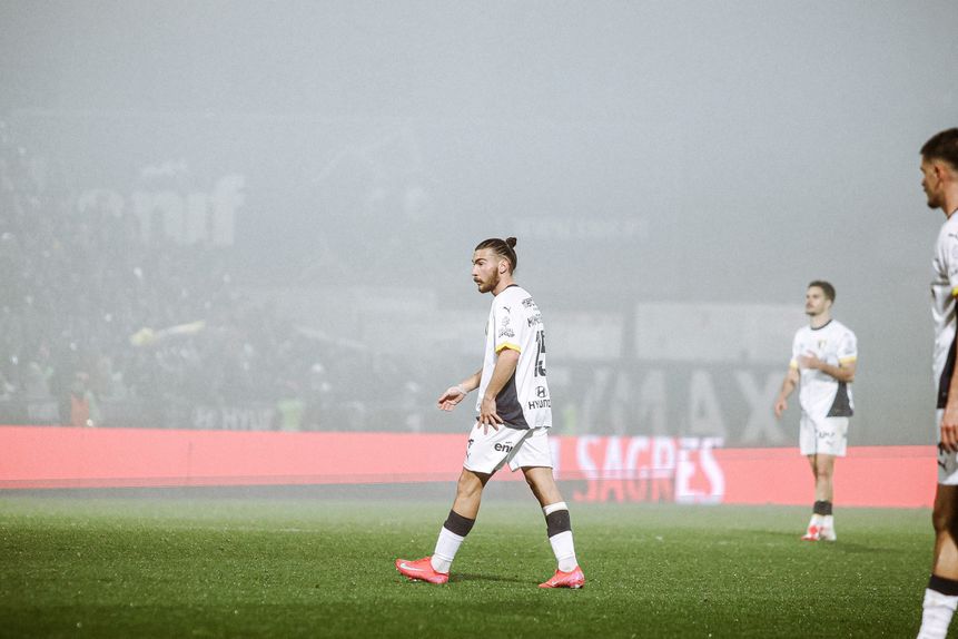 Jovem médio georgiano está em fase de adaptação à nova realidade e é aposta de futuro dos minhotos (Foto: Famalicão)