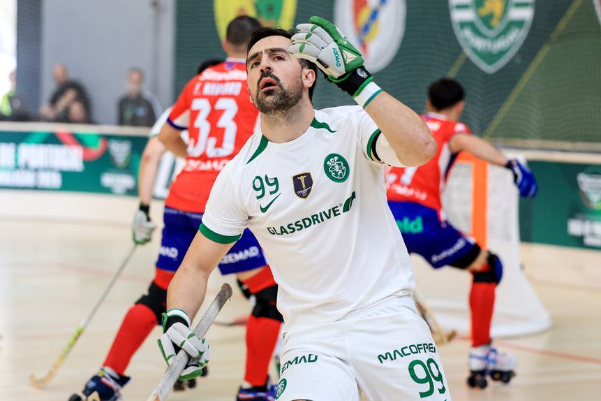 Nolito Romero festeja golo do Sporting à Oliveirense