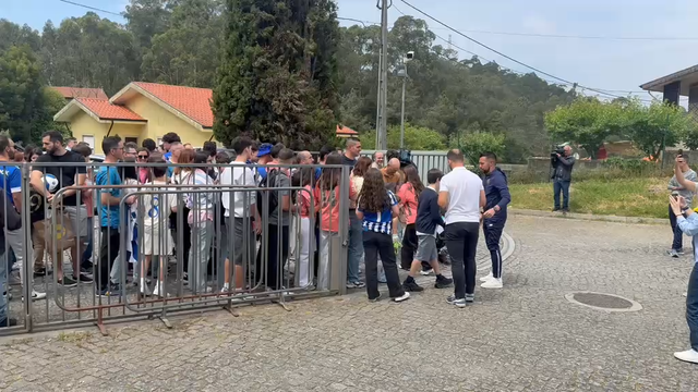 Portistas no Olival tiveram sorte: Farioli distribuiu autógrafos