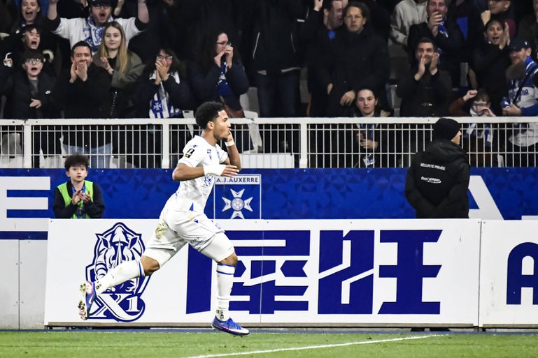 Danny Namaso (Auxerre): três golos e três assistências em 27 jogos. Cláusula de opção de compra de €5,5M passará a obrigatória caso o Auxerre se mantenha na Ligue 1