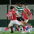 Duelo entre as equipas B de Sporting e Benfica, realizado esta sexta-feira, em Alcochete, sorriu às águias — Foto: Benfica