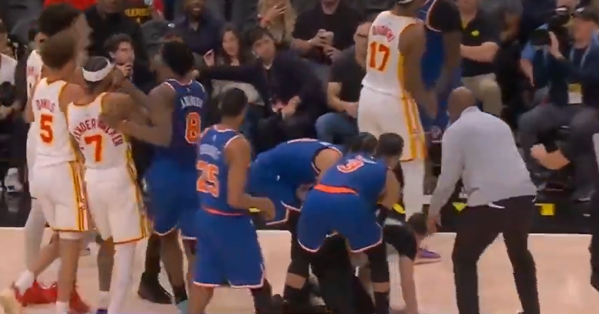 Tensão nos playoffs da NBA: dois jogadores expulsos e árbitro no chão (vídeo)