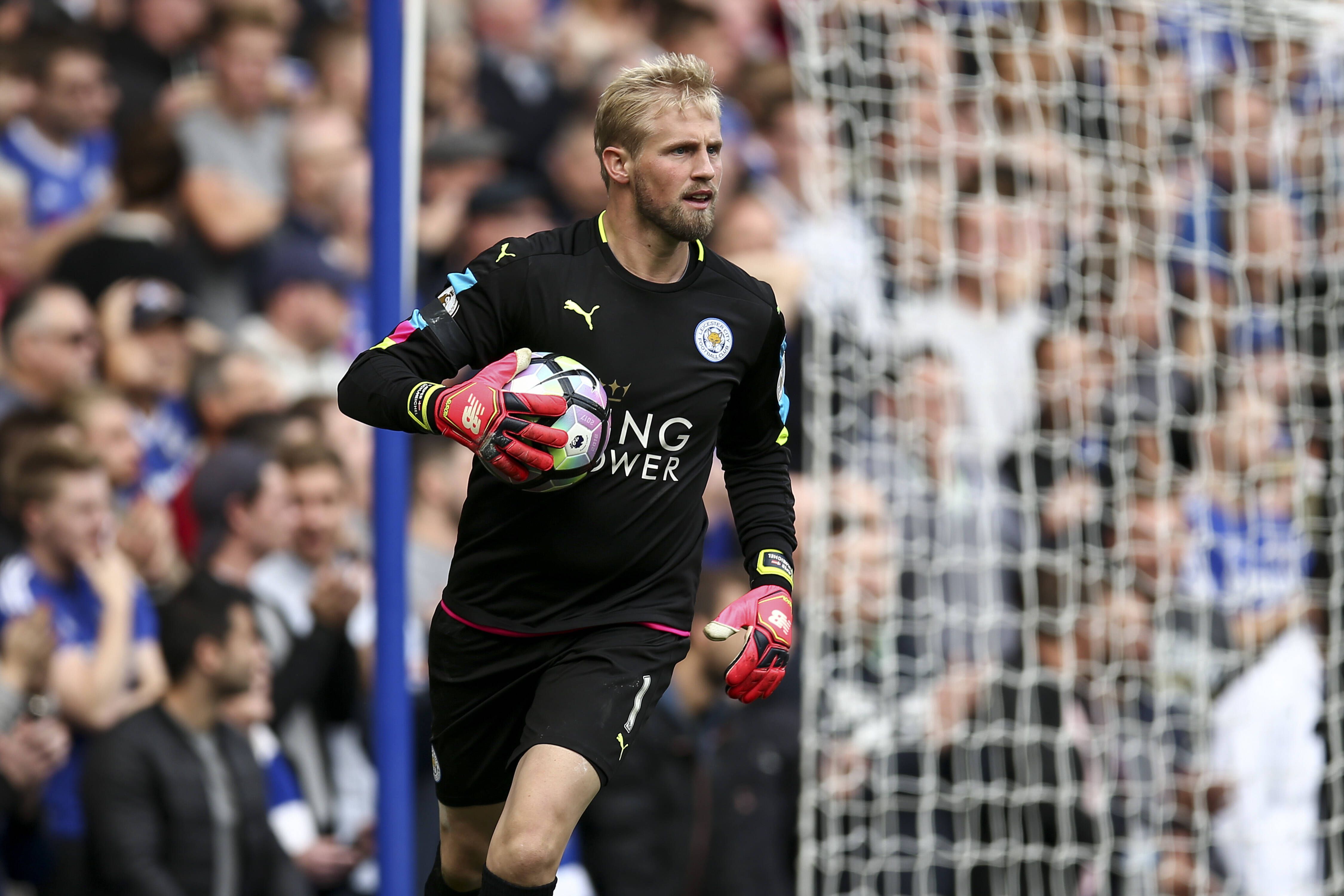 Kasper Schmeichel - Titularíssimo na campanha vitoriosa dos 'foxes'. Atualmente no Celtic, o filho de Peter Schmeichel sofreu grave lesão no ombro e tem carreira em risco