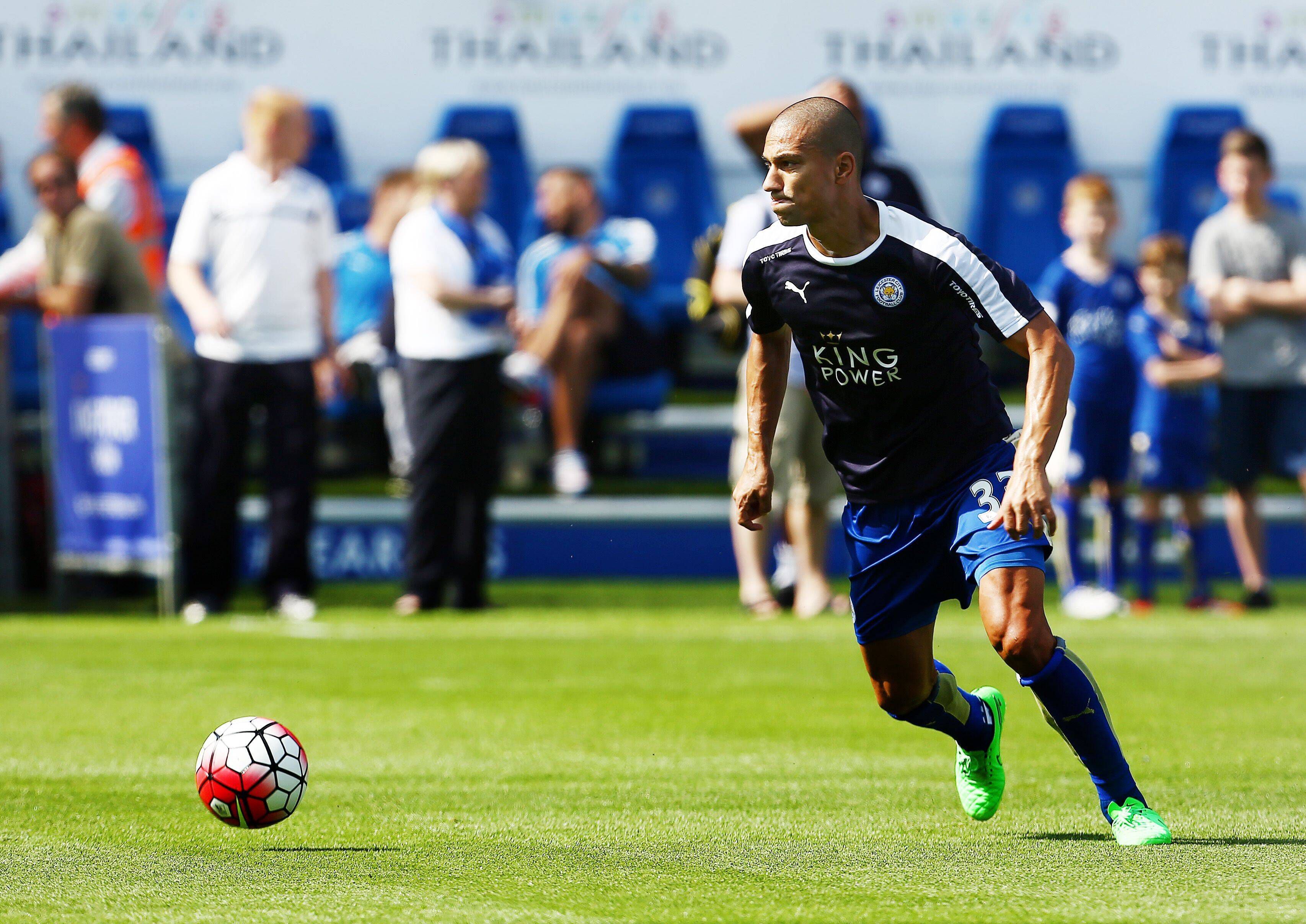 Gokhan Inler deixou o Leicester 2016/17 para representar o Besiktas. Terminou a carreira no futebol turco