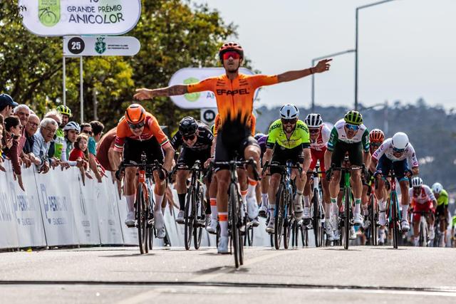 Tiago Antunes disparou para a vitória na 1.ª etapa do GP Anicolor
