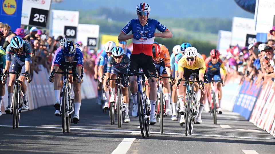 Dorian Godon vence ao sprint terceira etapa da Volta à Romandia; Pogacar mantém liderança