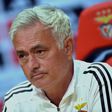 Mourinho recordou que tem mais um ano de contrato com o Benfica — Foto: Miguel Nune