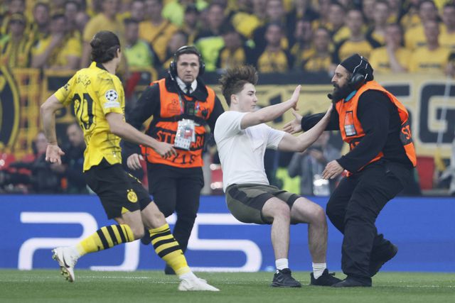 O desafio milionário que explica as invasões de campo na final da Liga dos Campeões