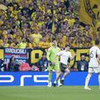 Vídeos: Duas invasões de campo na final da Champions... em menos de 30 segundos