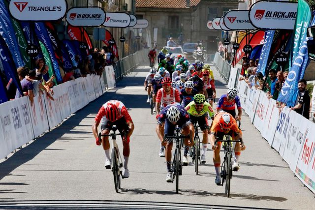 Santiago Mesa vence ao 'sprint' 2.ª etapa do GP Abimota